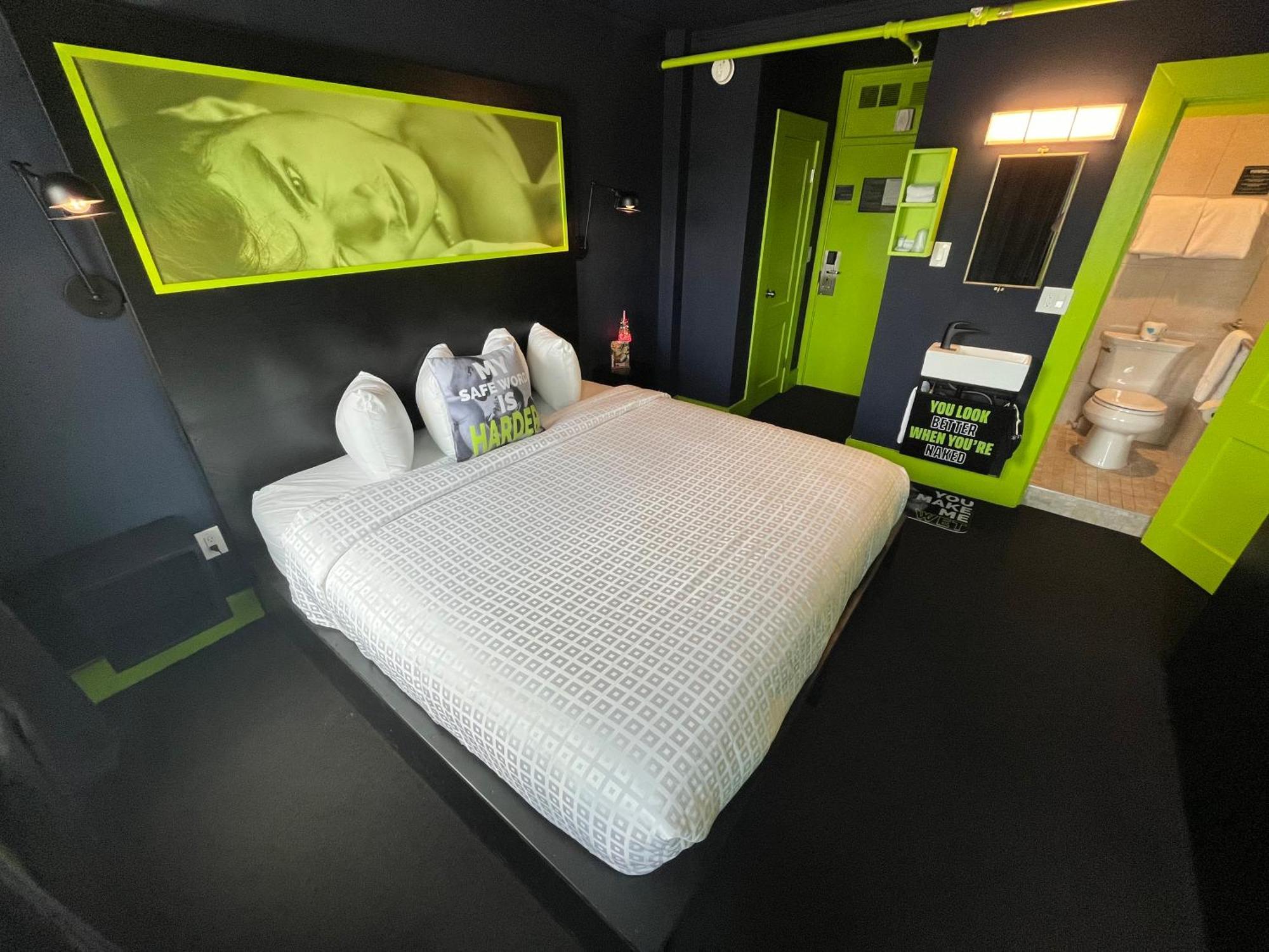 Mari Jean Hotel - All Adults Welcome St. Petersburg Eksteriør bilde